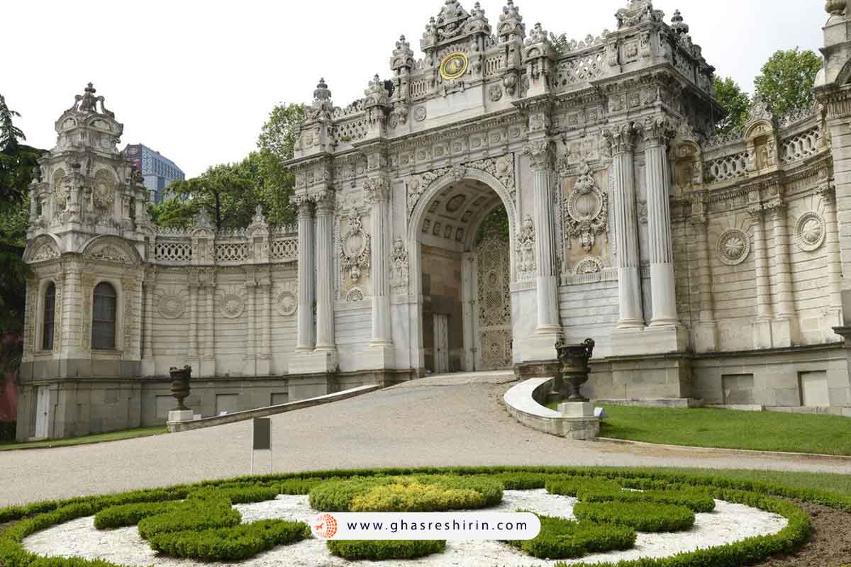 کاخ دولما باغچه (Dolmabahçe Palace)