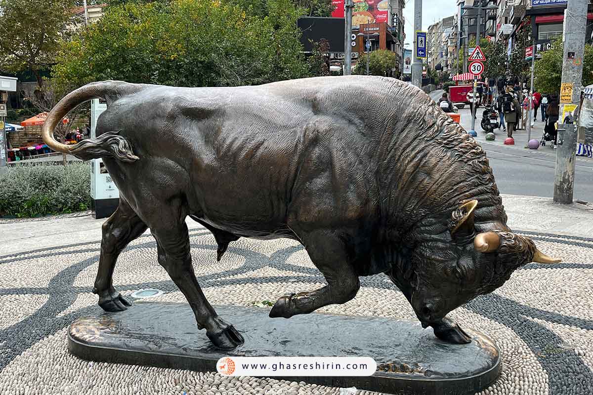 مجسمه گاو نر (The bull statue)