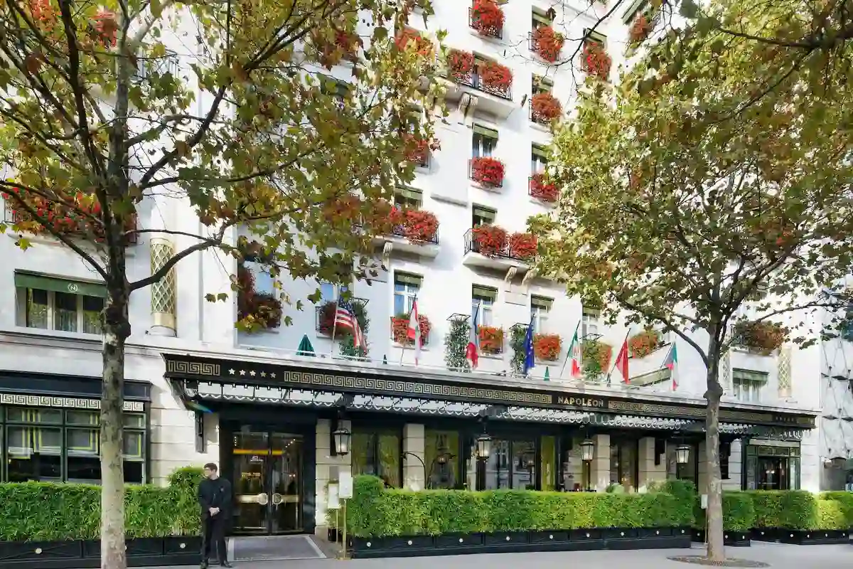هتل ناپلئون پاریس (Napoleon Hotel)