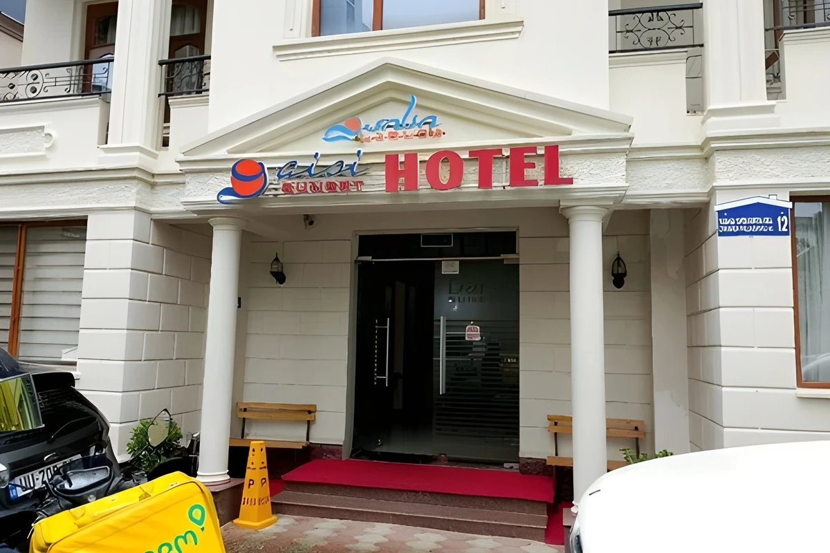 هتل دیزی سانست باتومی (Daisy – Sunset Hotel Batumi)